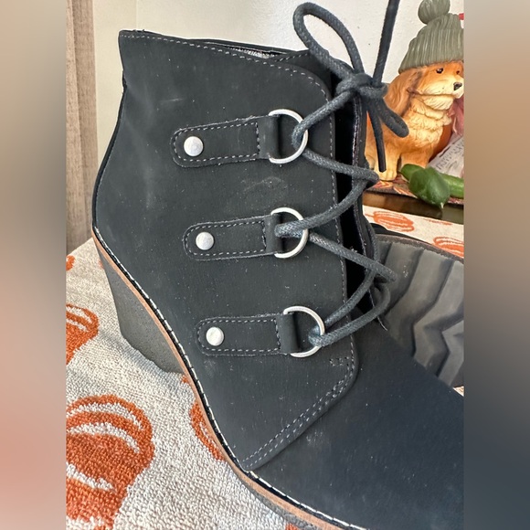 White Mountain Black Lace-Up Ankle Boots - Picture 8 of 8